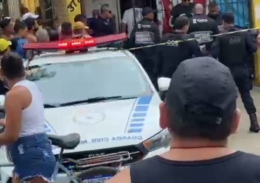 Comerciante é morto a tiros dentro de supermercado, em Farol de São Thomé, litoral de Campos Comerciante é morto a tiros dentro de supermercado, em Farol de São Thomé, litoral de Campos