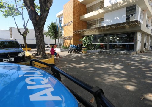 Homem é preso em flagrante por agredir companheira em Campos Homem é preso em flagrante por agredir companheira em Campos