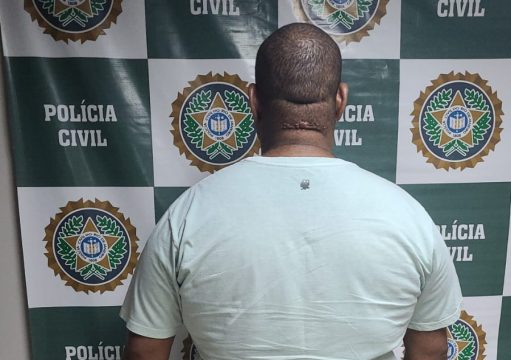 Homem é preso em flagrante por agressão à esposa e duas filhas Homem é preso em flagrante por agressão à esposa e duas filhas