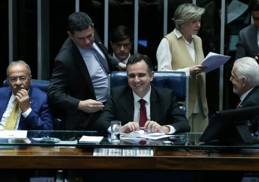 Senado aprova projeto com normas para ensino em tempo integral Senado aprova projeto com normas para ensino em tempo integral