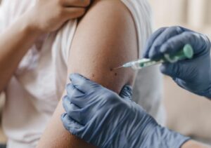 Vacinação contra dengue alcança apenas 18% do público-alvo no Rio