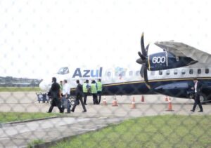 Companhia aérea Azul suspende operações em Campos