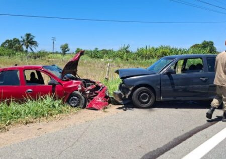 Acidente entre dois veículos em Martins Lage, na BR-356, deixa dois feridos