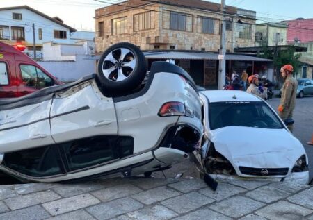 Acidente no centro de Campos deixa três feridos