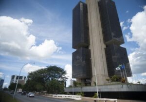 Copom eleva juros básicos da economia para 14,75% ao ano