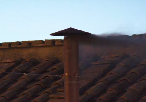 Primeiro dia do conclave termina com fumaça preta; novo papa ainda não foi escolhido Primeiro dia do conclave termina com fumaça preta; novo papa ainda não foi escolhido