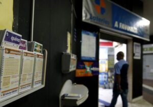 Mega-Sena pode pagar R$ 65 milhões em sorteio deste sábado Mega-Sena sorteia prêmio acumulado em R$ 61 milhões
