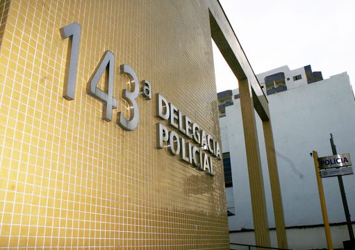 Barbárie em Itaperuna: mulher é presa acusada de cortar oito dedos do pé da mãe Polícia diz que adolescente de 14 anos confessou ter matado pais e irmão em Itaperuna; corpos são encontrados em cisterna