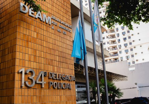 Homem se passa por policial e é detido durante abordagem da Guarda Municipal, em Campos Homem é preso acusado de abusar da sobrinha de 11 anos em Campos