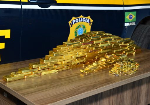 PRF apreende 103 kg de ouro escondidos em caminhonete em Roraima PRF apreende 103 kg de ouro escondidos em caminhonete em Roraima