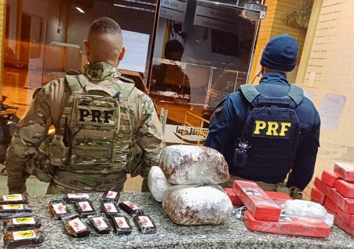 PRF apreende grande quantidade de drogas em Casimiro de Abreu PRF apreende grande quantidade de drogas em Casimiro de Abreu