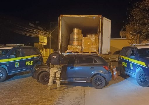 PRF impede roubo de carga na BR-101 e resgata reféns em Casimiro de Abreu PRF impede roubo de carga na BR-101 e resgata reféns em Casimiro de Abreu