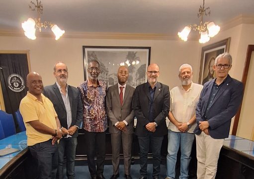 Cônsul de Angola visita ACIC e reforça perspectivas de parceria com empresários campistas Cônsul de Angola visita ACIC e reforça perspectivas de parceria com empresários campistas