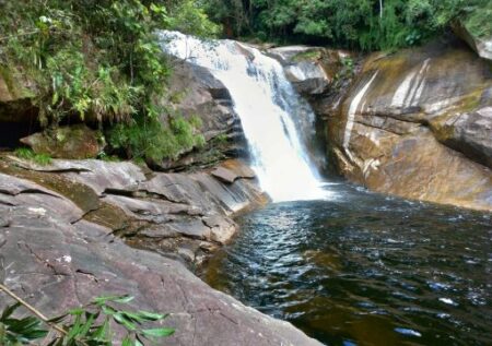 Mulher se fere em trilha e é resgatada por bombeiros em Campos