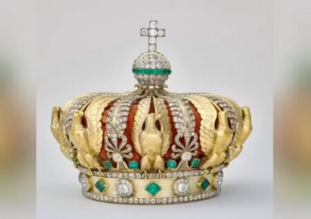 Museu do Louvre: ladrões levam joias da monarquia francesa em ação cinematográfica