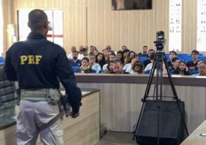 PRF promove palestra sobre segurança no trânsito na Câmara de Campos