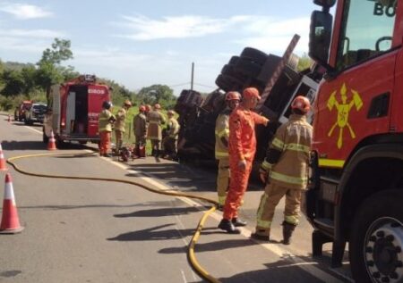 Bebê morre e duas pessoas ficam feridas em acidente na RJ-220