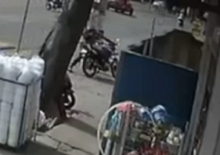 Câmera de segurança registra furto de moto em Campos