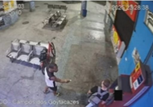 Câmeras flagram assalto na Rodoviária Roberto Silveira e homem acaba preso Câmeras flagram assalto na Rodoviária Roberto Silveira e homem acaba preso