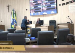 Com apenas seis vereadores, sessão da Câmara de Campos é encerrada por falta de quórum