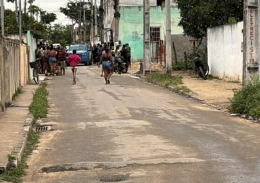Homem é assassinado e outro fica ferido em ataque a tiros em Travessão Homem é assassinado e outro fica ferido em ataque a tiros em Travessão