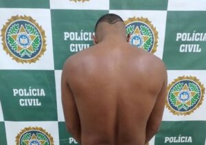 Homem é preso após agredir companheira a pauladas em SJB