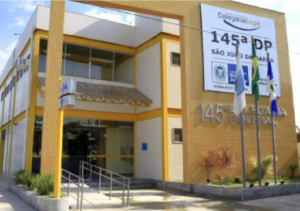 “Também é vítima”, diz defesa de médico após depoimento sobre acidente fatal em SJB Homem é preso em São João da Barra após invadir casa e agredir ex-companheira