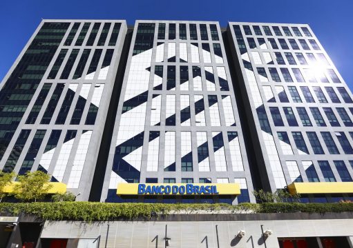 Lucro do Banco do Brasil cai 60% no terceiro trimestre Lucro do Banco do Brasil cai 60% no terceiro trimestre
