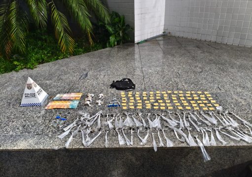 “Penélope” é presa por tráfico de drogas no Parque Rio Branco, em Campos “Penélope” é presa por tráfico de drogas no Parque Rio Branco, em Campos