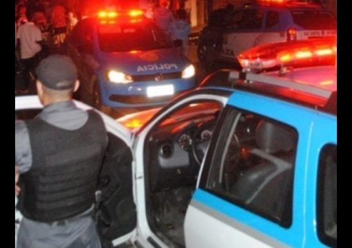 Suspeito é detido após arrombar bar no Centro de Campos Suspeito é detido após arrombar bar no Centro de Campos