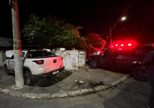 Colisão entre dois carros é registrado no Pq. Leopoldina, em Campos Colisão entre dois carros é registrado no Pq. Leopoldina, em Campos