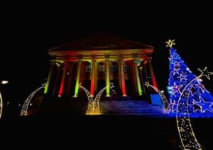 Decoração natalina da Câmara de Campos chama atenção no Quadrilátero Histórico