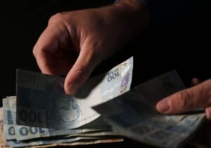 Governo libera saldo do FGTS retido pelo saque-aniversário