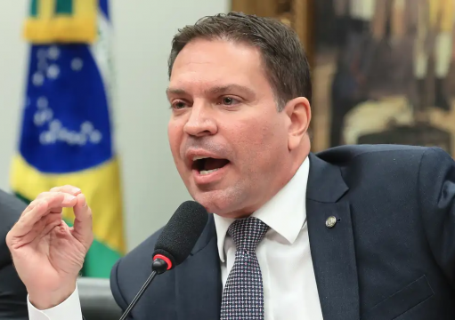 Moraes pede aos Estados Unidos extradição de Ramagem Moraes pede aos Estados Unidos extradição de Ramagem