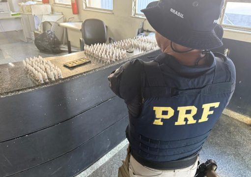 PRF apreende drogas durante fiscalização na BR-101, em Campos PRF apreende drogas durante fiscalização na BR-101, em Campos