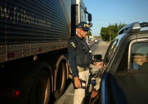 PRF intensifica fiscalização até domingo nas estradas federais