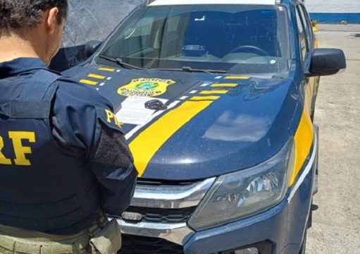 PRF prende mulher com mandado de prisão em aberto em Campos PRF prende mulher com mandado de prisão em aberto em Campos