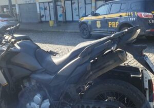 PRF recupera em Campos motocicleta adulterada que circulava como “clone”