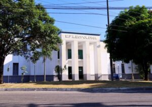 Prefeitura de Campos publica edital do concurso da Educação com mil vagas e Lei de Cotas