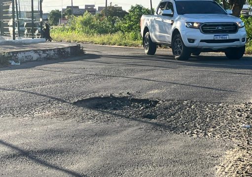 Buracos causam transtornos no Pq. dos Rodoviários e Pq. Leopoldina, em Campos Buracos causam transtornos no Pq. dos Rodoviários e Pq. Leopoldina, em Campos