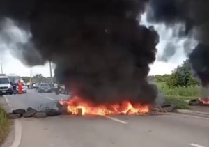 Caso Leandson e Kailla: manifestação interdita BR-356 em São João da Barra