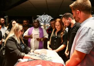 Corpo do ex-prefeito de Campos Arnaldo Vianna é velado no Teatro Trianon