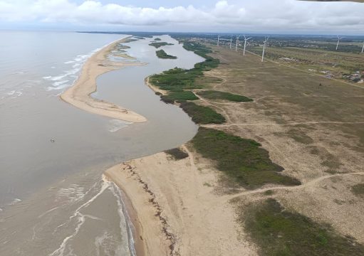 Mar avança e desloca foz do Paraíba do Sul Mar avança e desloca foz do Paraíba do Sul