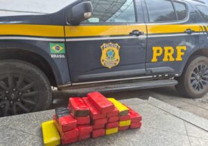 PRF apreende mais de 18 quilos de maconha com motorista em Campos