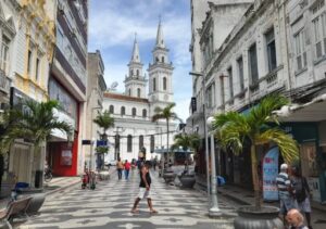 Primeiro dia útil de 2026 tem ruas vazias e movimento tímido no Centro de Campos