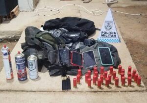 Ação da PM em comunidade de Campos termina com agressões a policiais e três presos Ação da PM em comunidade de Campos termina com agressões a policiais e três presos