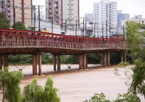 Deformidade no vão central gerou interdição da Ponte Barcelos Martins Deformidade no vão central gerou interdição da Ponte Barcelos Martins