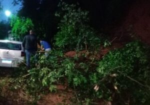 Deslizamento de terra é registrado em Santo Antônio de Pádua ; Carnaval é adiado