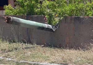 Farol de São Tomé: Moradores do Xexé ficam mais de 13 horas sem luz e relatam poste caído