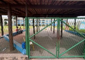 Homem é baleado na calçada do CIEP Wilson Batista, no Parque Guarus